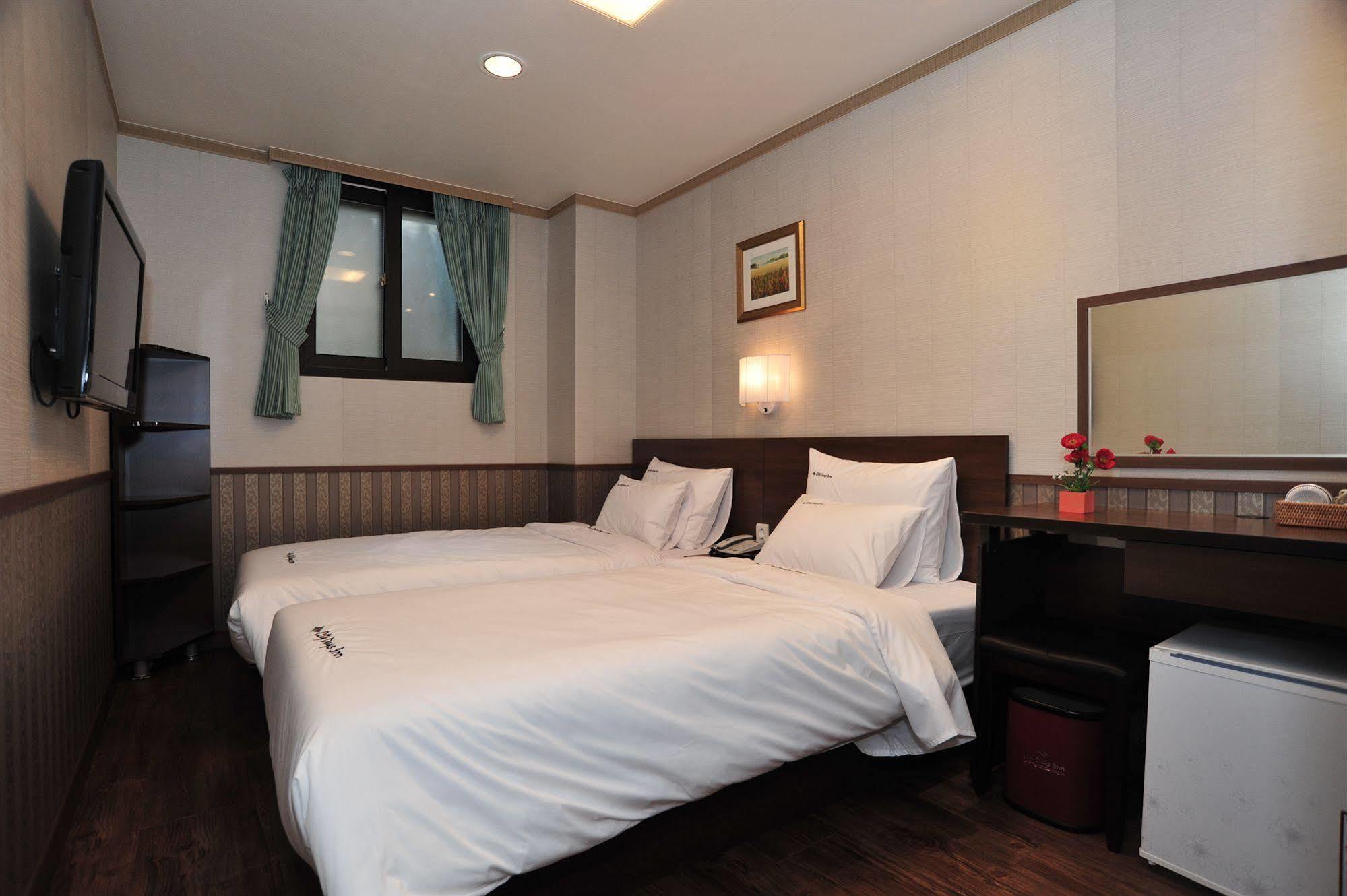 Global Inn Seoul Dongdaemun City Days Inn Esterno foto