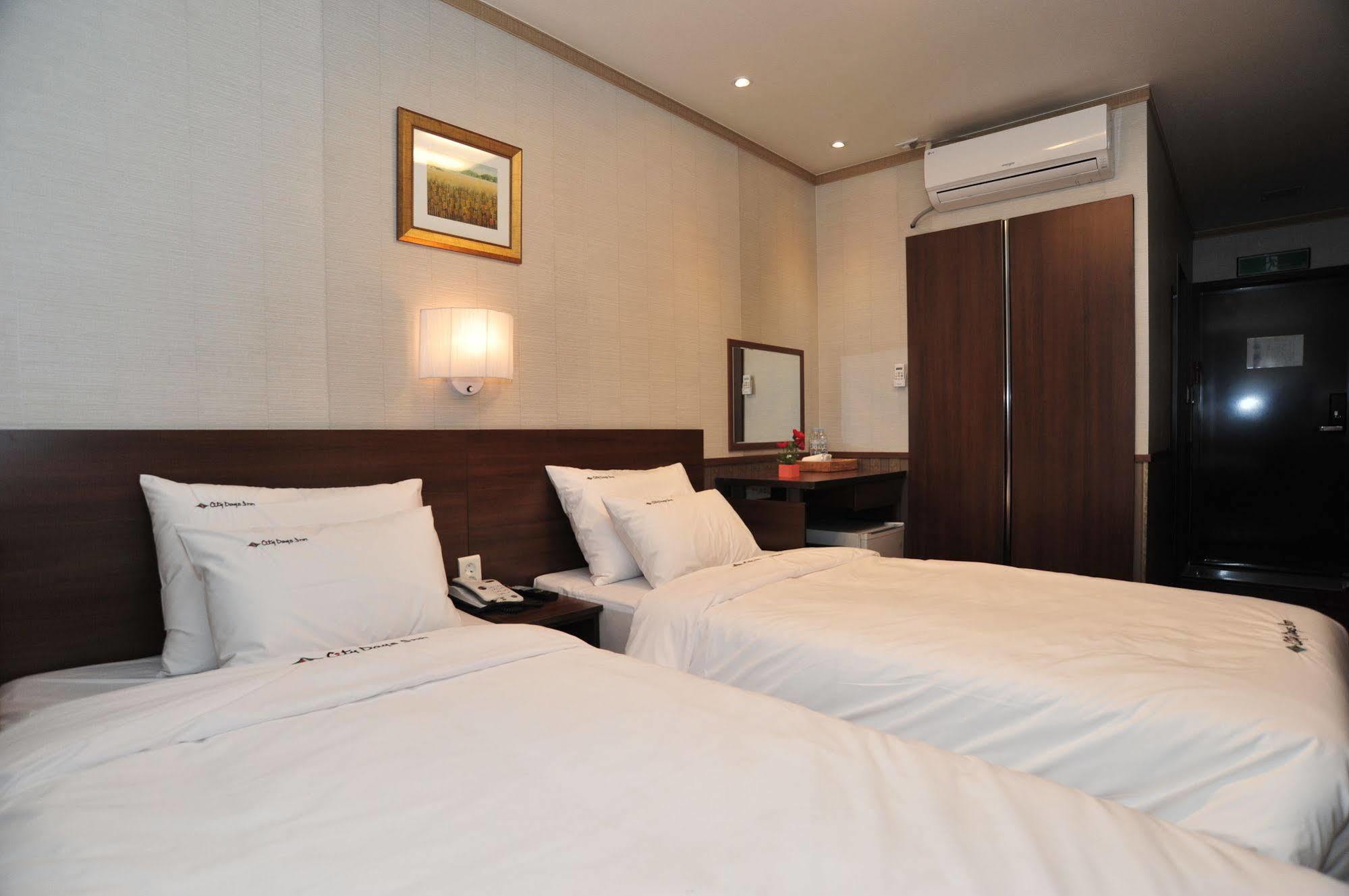 Global Inn Seoul Dongdaemun City Days Inn Esterno foto