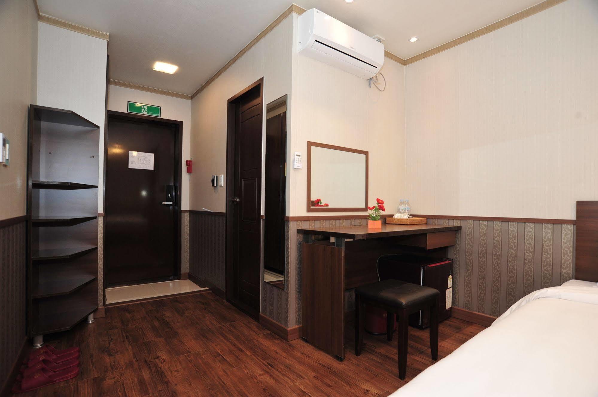 Global Inn Seoul Dongdaemun City Days Inn Esterno foto