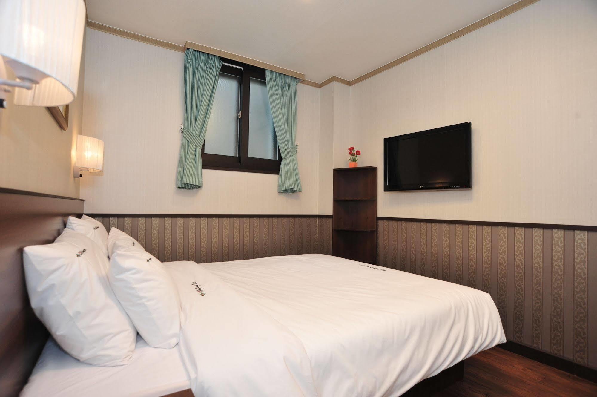 Global Inn Seoul Dongdaemun City Days Inn Esterno foto