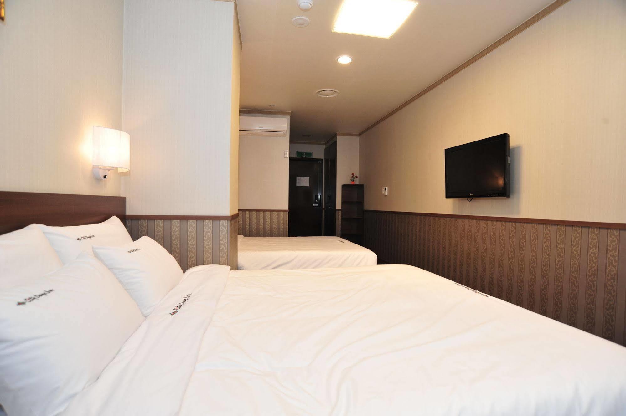 Global Inn Seoul Dongdaemun City Days Inn Esterno foto