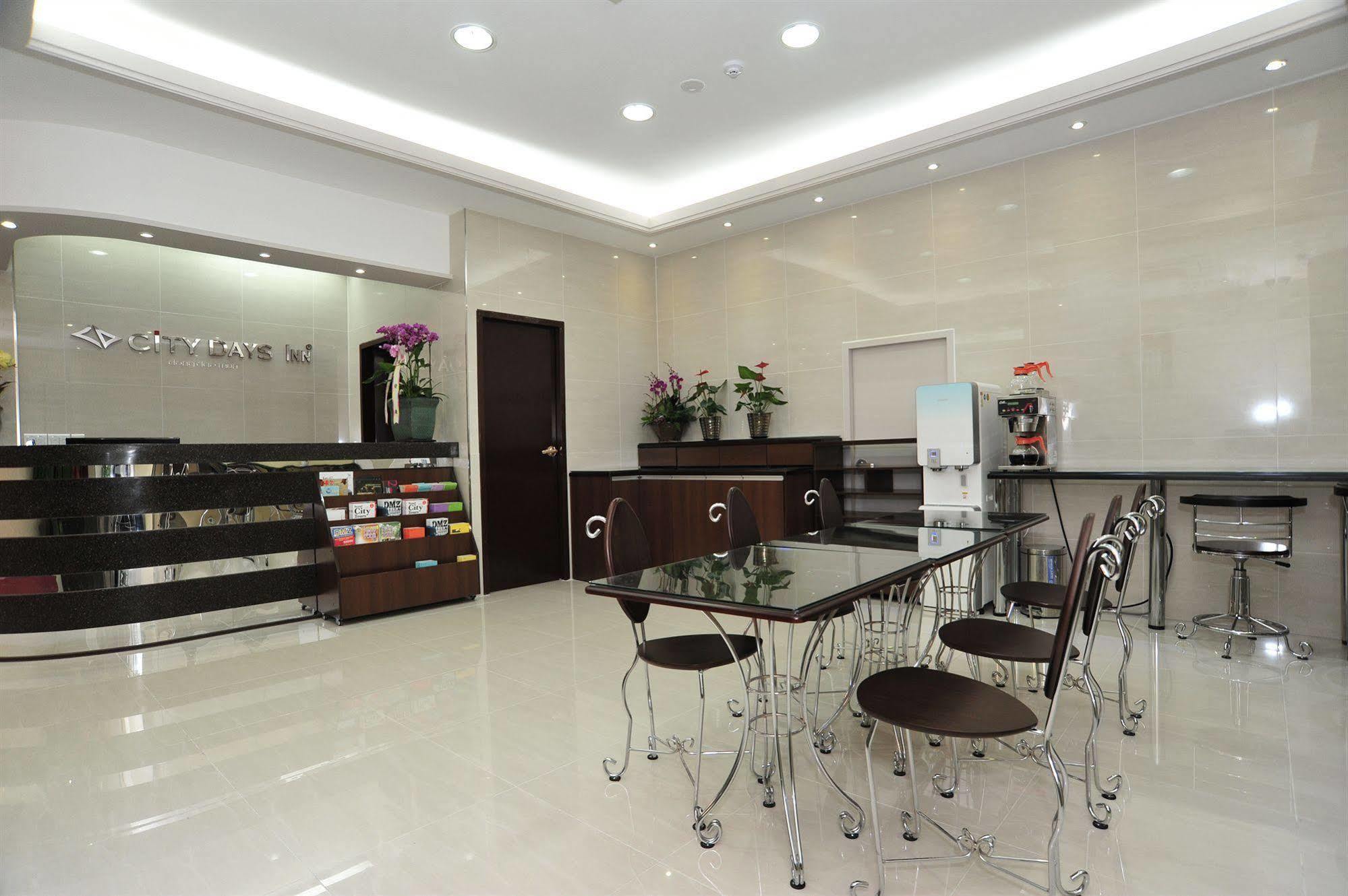 Global Inn Seoul Dongdaemun City Days Inn Esterno foto