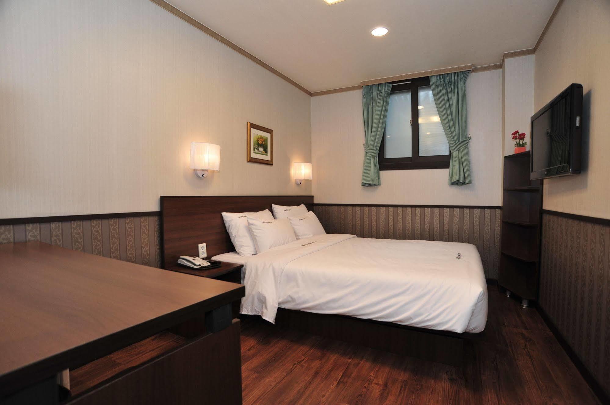 Global Inn Seoul Dongdaemun City Days Inn Esterno foto